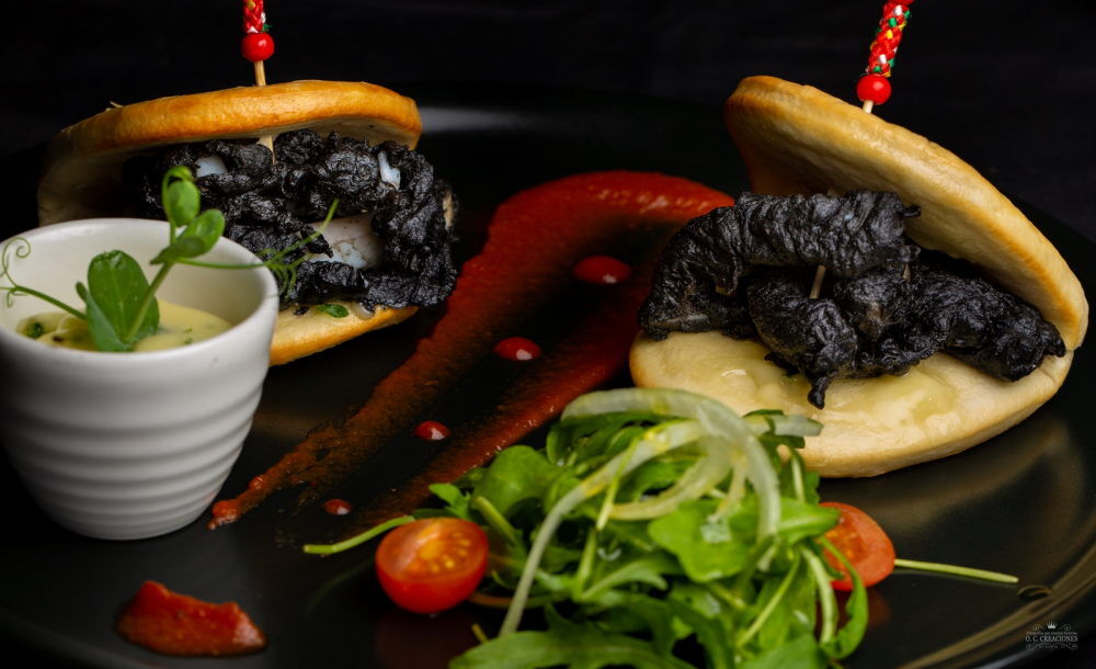 Chinese steamed bao bun with squid in black tempura and aioli and brava sauce