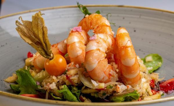 Ensalada de langostinos confitados y vinagreta de centollo