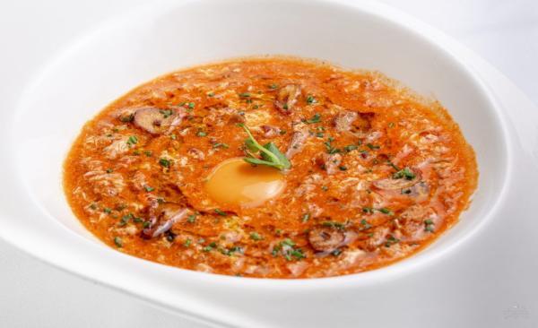 Soupe castillane à l’ail accompagnée de pain d'épeautre asturien