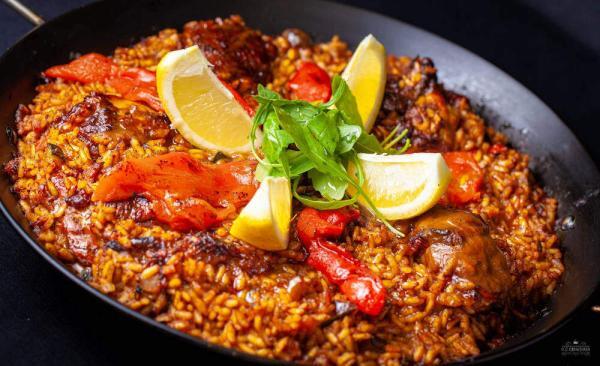 Arroz en paella de pitu de caleya