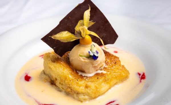 Torrija de helado con leche merengada