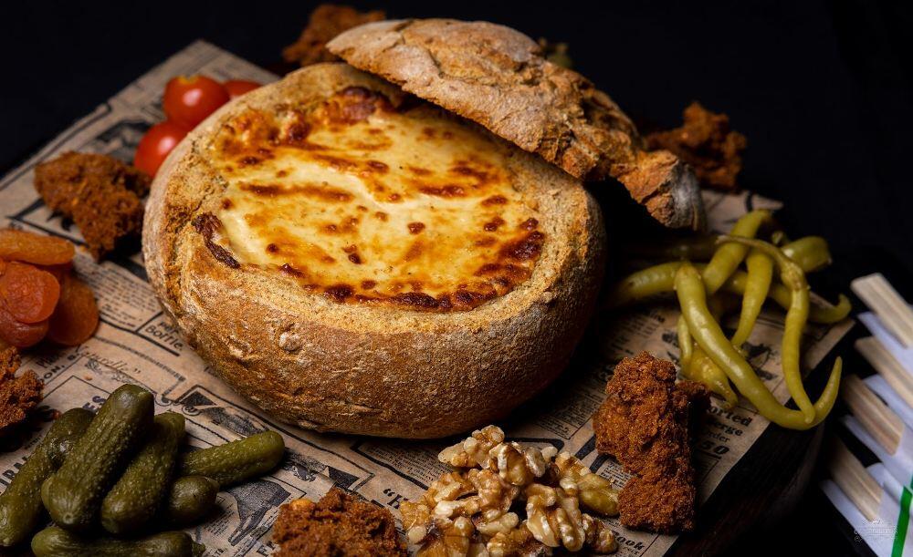 Fundido de quesos asturianos con pan de maíz
